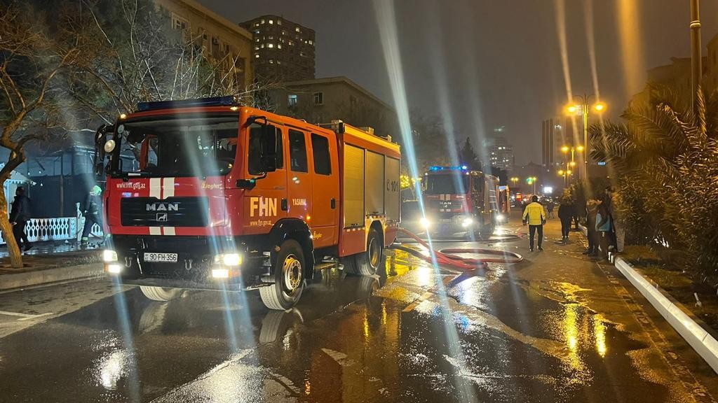 Bakıda restorandakı yanğın söndürüldü - YENİLƏNİB (FOTOLAR/VİDEO)